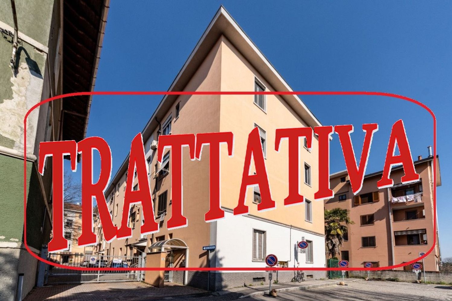 2-salle Appartement à Monza, Italy No. 32082