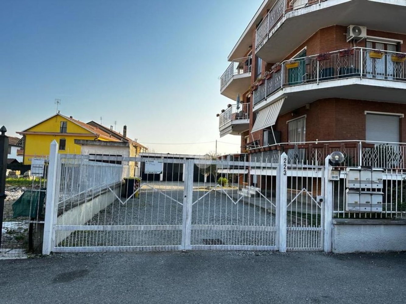  مرآب في Turin, Italy 75متر مربع رقم 288249