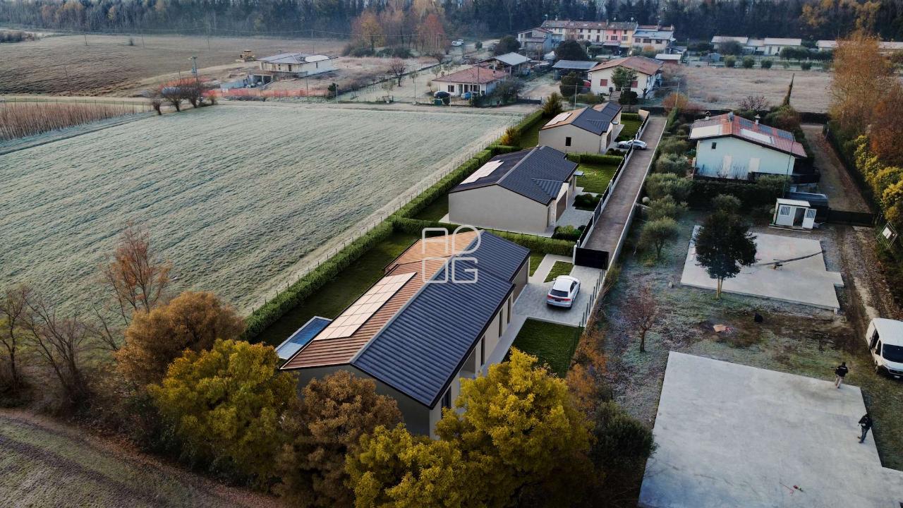 4غرفة فيلا في Desenzano del Garda, Italy رقم 42249