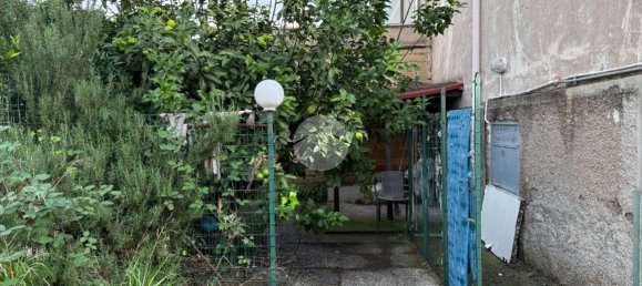 Квартира с 2 комнатами в Рим, Италия № 230646 11