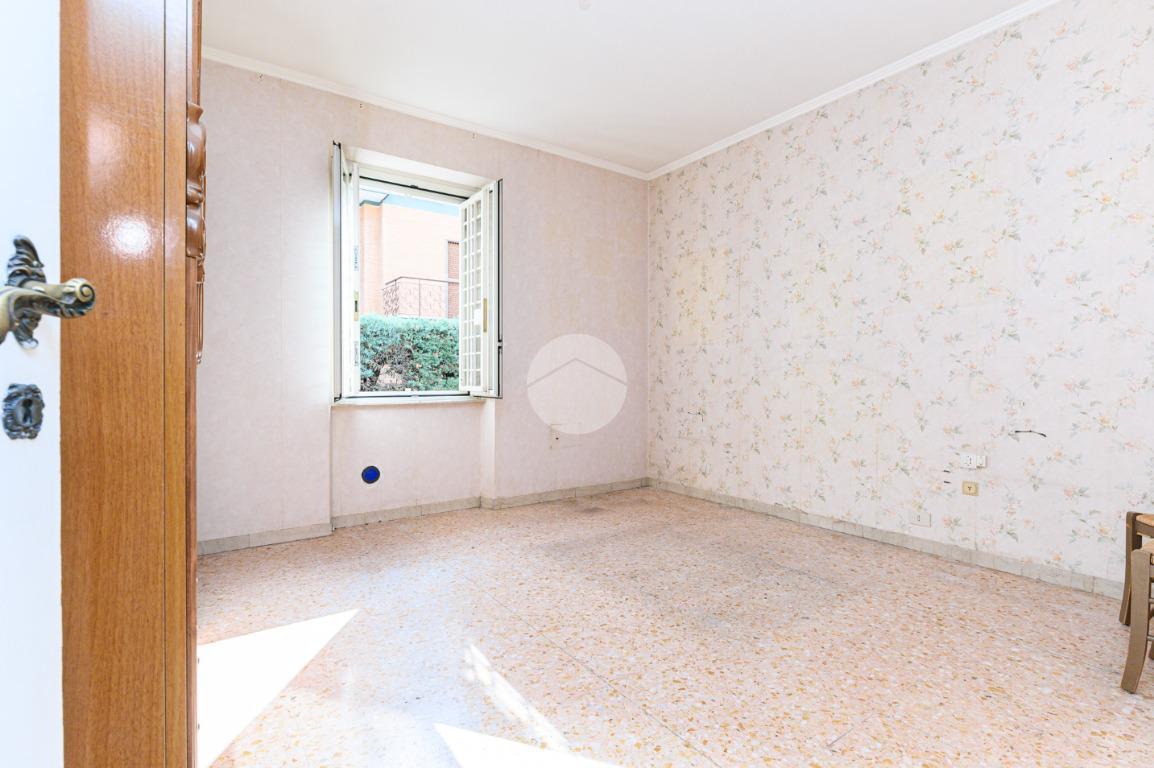 Квартира с 2 комнатами в Рим, Италия № 230646