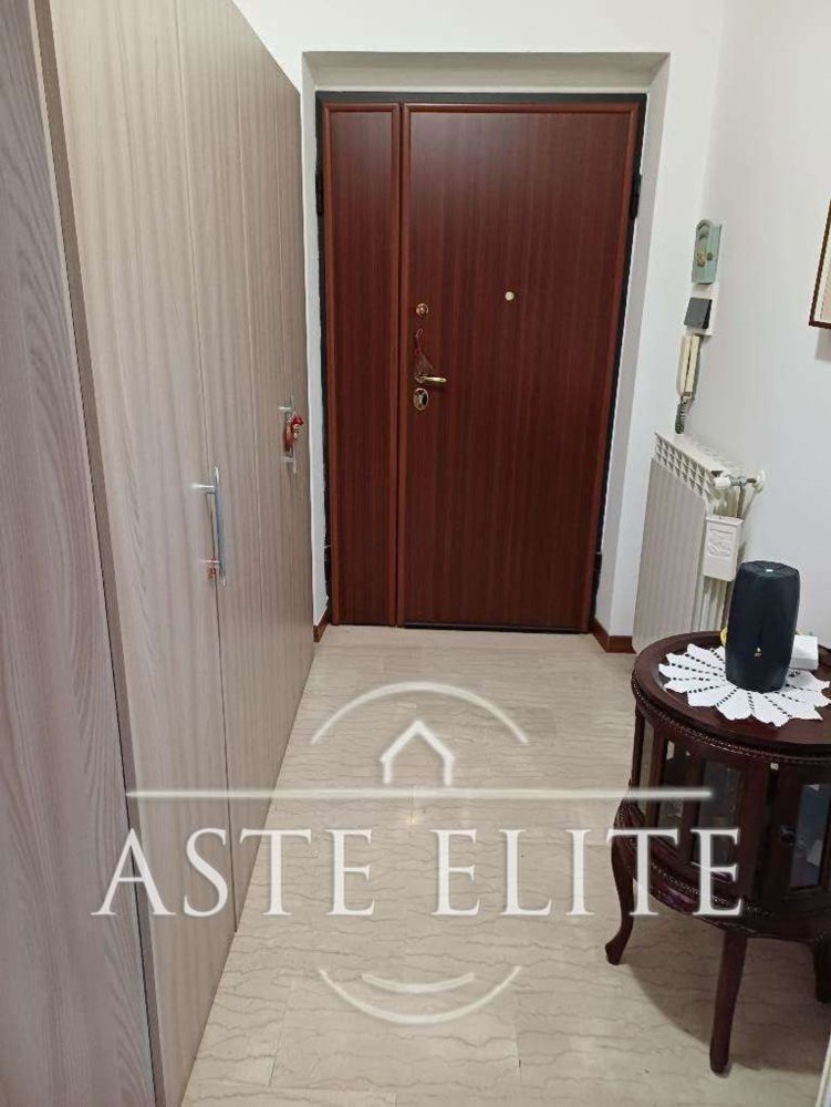 6-salle Appartement à Aprilia, Italy No. 101036