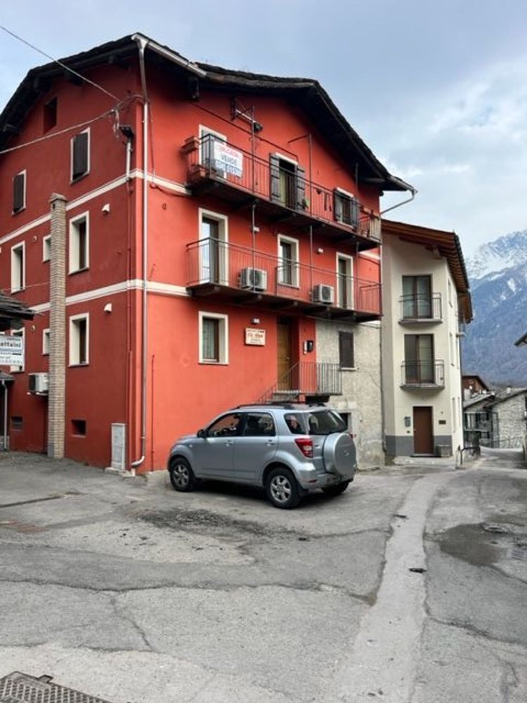 4-salle Appartement à Chiesa in Valmalenco, Italy No. 238696