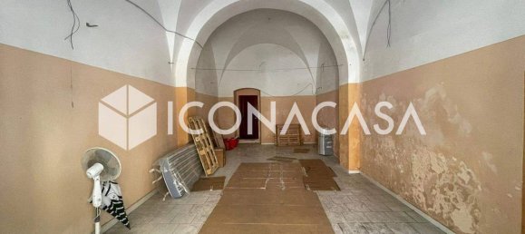 1 room Commercial property in Bari, Italy No. 353319 4