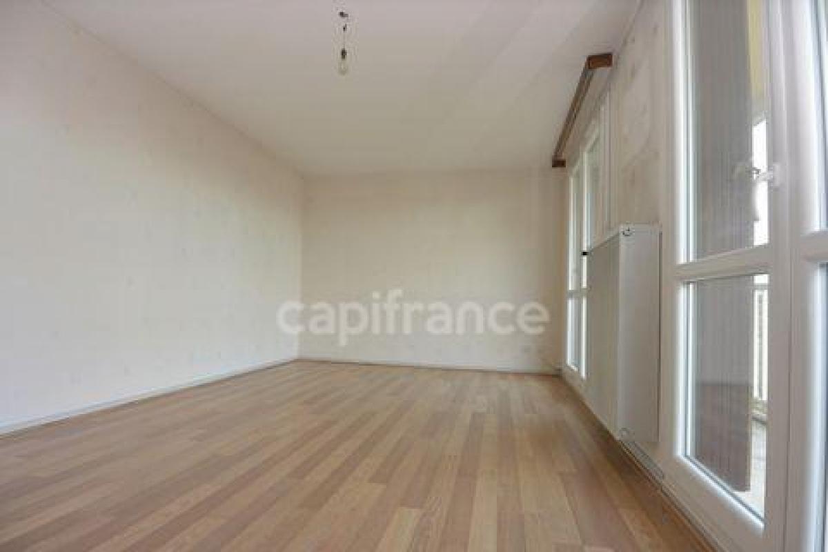 Кондоминиум  с 4 спальнями в Валанс, Франция № 28119