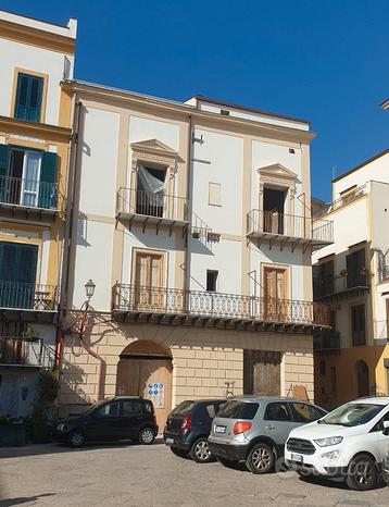 10 rooms Commercial property in Palermo, Italy No. 272145