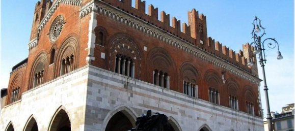 6 rooms Penthouse in Piacenza, Italy No. 23602 2