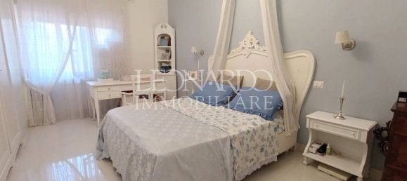 2 Schlafzimmer Wohnung in Naples, Italy, Nr. 329498 9