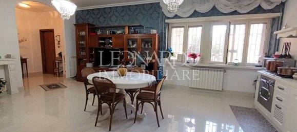 2 Schlafzimmer Wohnung in Naples, Italy, Nr. 329498 5