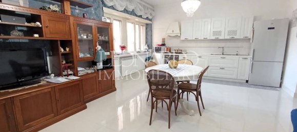 2 Schlafzimmer Wohnung in Naples, Italy, Nr. 329498 2