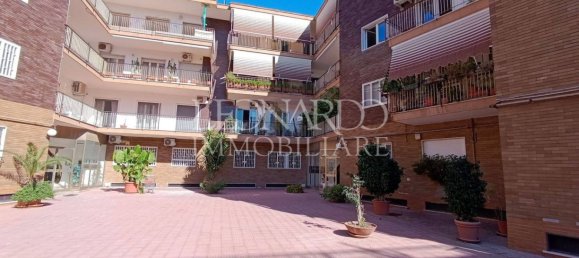 2 Schlafzimmer Wohnung in Naples, Italy, Nr. 329498 4