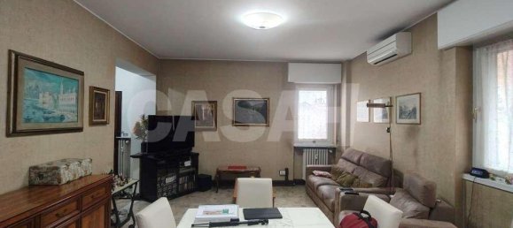 4-salle Appartement à Varese, Italy No. 14716 3