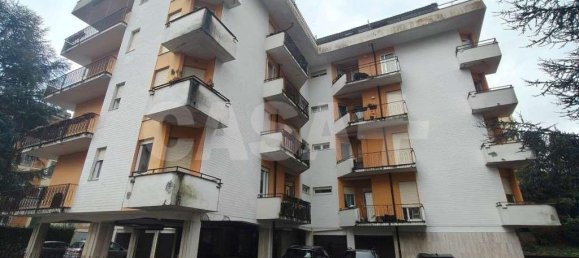 4-salle Appartement à Varese, Italy No. 14716 2