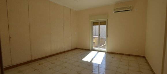 Apartamento de 4 divisões em Messina, Italy N.º 130823 4