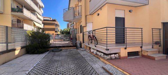 2 Schlafzimmer Doppelhaus in Montesilvano, Italy, Nr. 272681 9