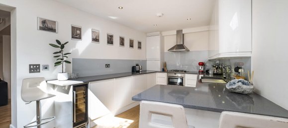 3 bedrooms House in London, United Kingdom No. 14036 15