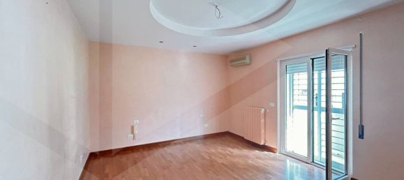 Квартира с 3 комнатами в Битетто, Италия № 23710 17