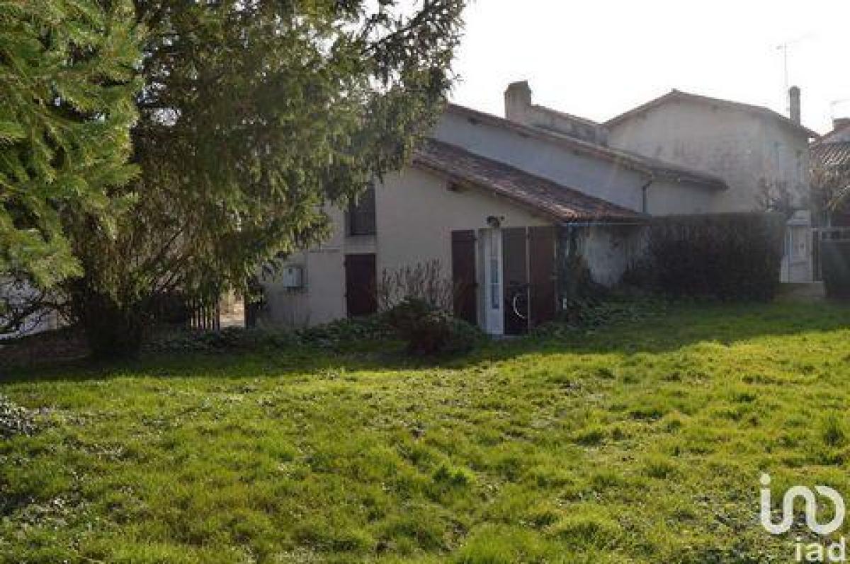 Studio in Pompaire, France No. 28706