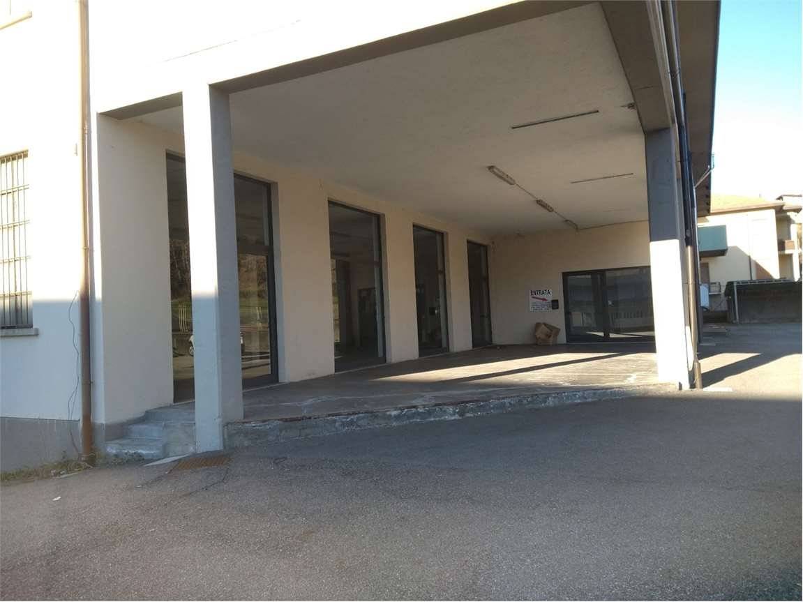 1-salle Entrepôt à Varese, Italy No. 94121