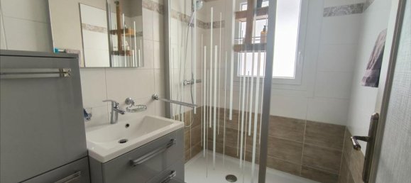 2 bedrooms Apartment in Louviers, France No. 361984 3