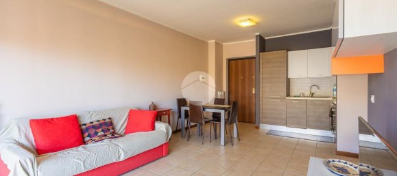 2 rooms Apartment in Rome, Italy No. 32477 3