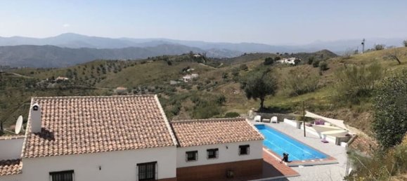 3 bedrooms Villa in Canillas de Aceituno, Spain No. 159530 5