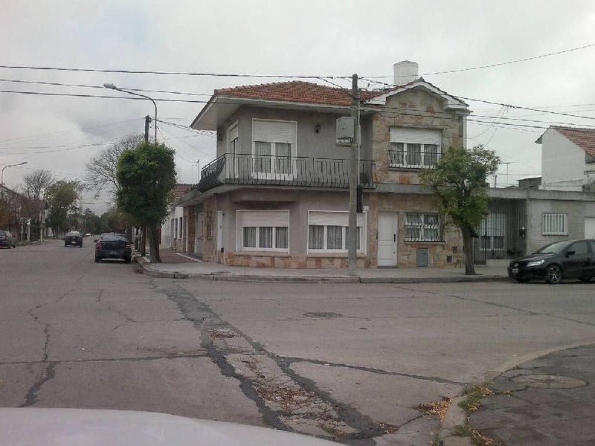3 bedrooms House in Mar del Plata, Argentina No. 68055