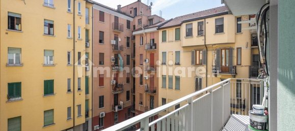 Apartamento de 2 dormitorios en Milan, Italy No. 377322 3