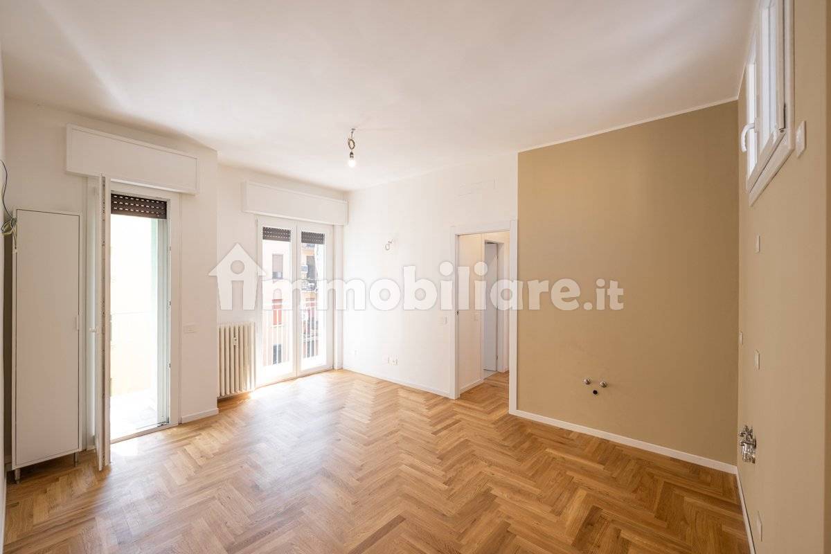 Apartamento de 2 dormitorios en Milan, Italy No. 377322