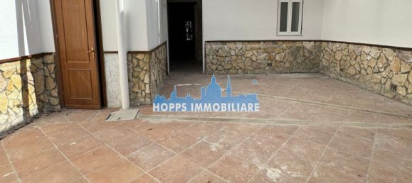 130m² Commercial property in Palermo, Italy No. 131523 3