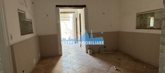 130m² Commercial property in Palermo, Italy No. 131523 38