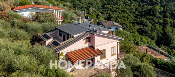 5 bedrooms Villa in Cogorno, Italy No. 266679 4