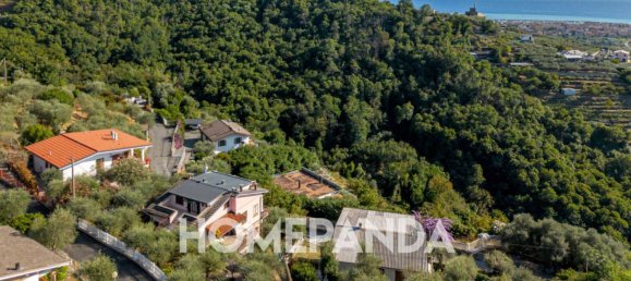 5 bedrooms Villa in Cogorno, Italy No. 266679 5