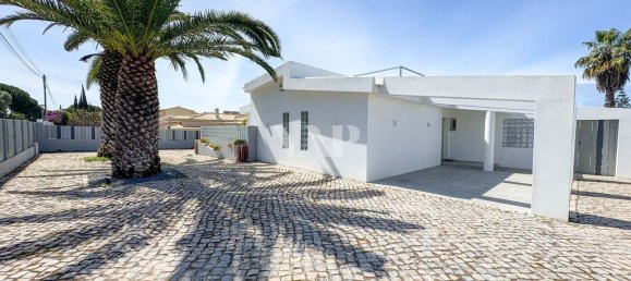 4 غرف نوم فيلا في Quarteira, Portugal رقم 99442 40