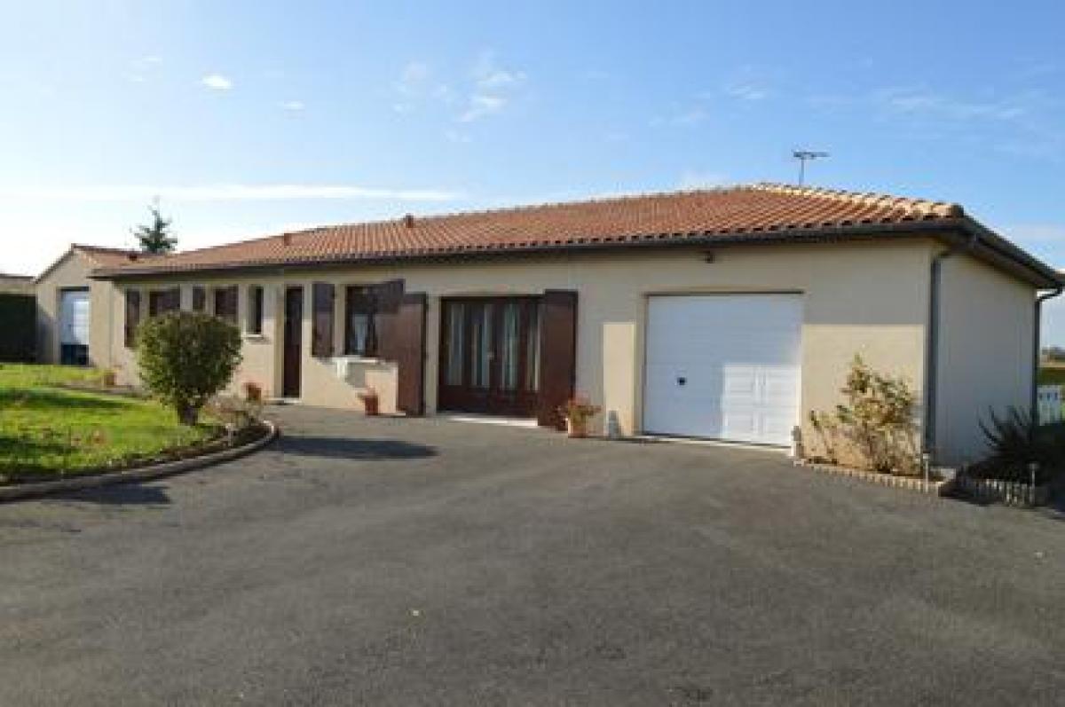 3 Schlafzimmer Büro in Ruffec, France, Nr. 22731