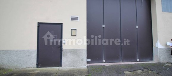 Склад с 3 комнатами в Изола дель Кантоне, Италия № 170259 2