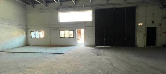 Склад с 3 комнатами в Изола дель Кантоне, Италия № 170259 4