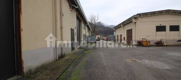 Склад с 3 комнатами в Изола дель Кантоне, Италия № 170259 10