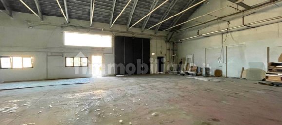 Склад с 3 комнатами в Изола дель Кантоне, Италия № 170259 5