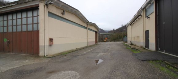 Склад с 3 комнатами в Изола дель Кантоне, Италия № 170259 11