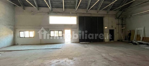 Склад с 3 комнатами в Изола дель Кантоне, Италия № 170259 6