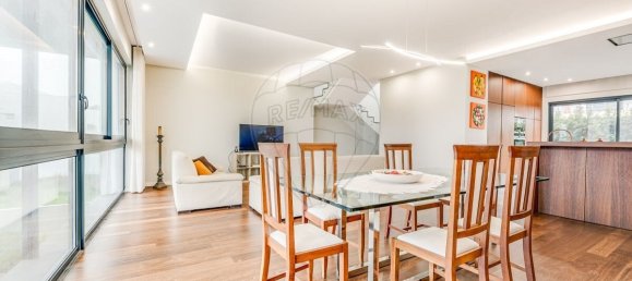 3 bedrooms Villa in Cascais, Portugal No. 168465 8
