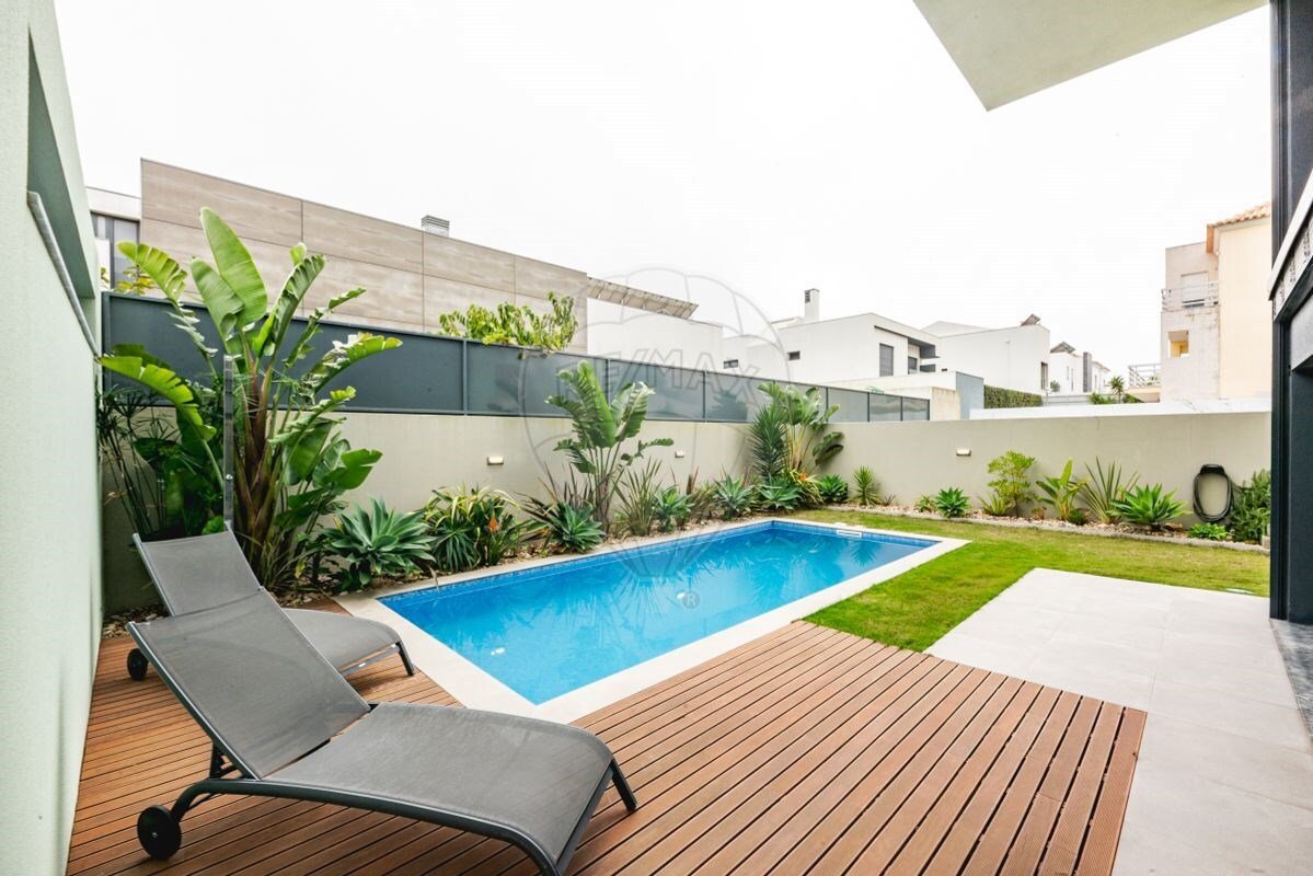 3 bedrooms Villa in Cascais, Portugal No. 168465