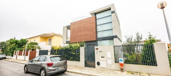 3 bedrooms Villa in Cascais, Portugal No. 168465 4