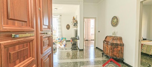 7 rooms Apartment in Genoa, Italy No. 15246 2