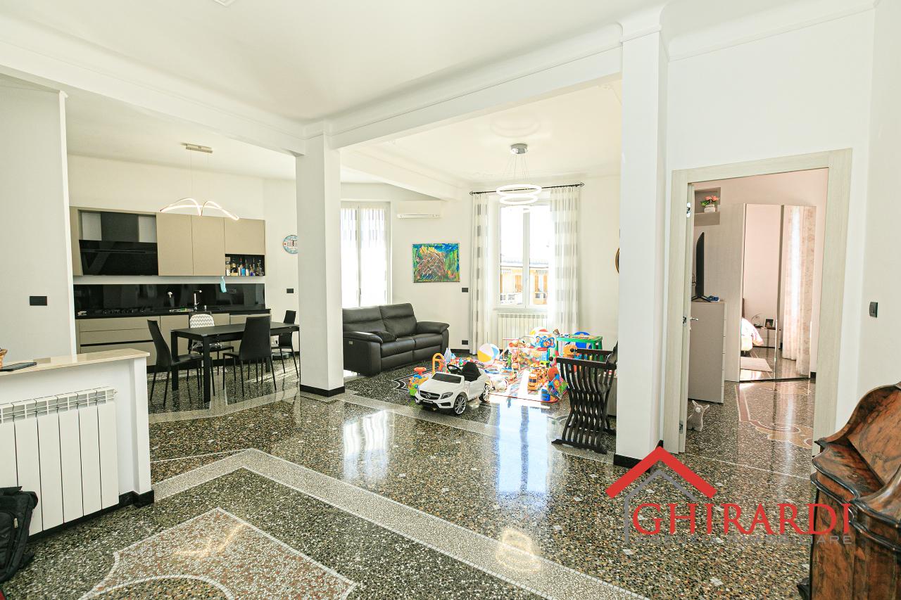 7 rooms Apartment in Genoa, Italy No. 15246