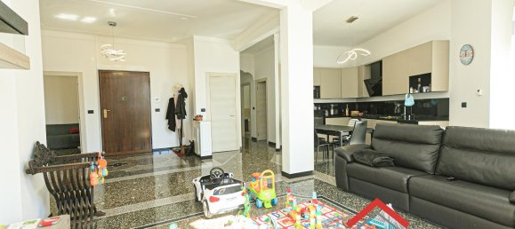 7 rooms Apartment in Genoa, Italy No. 15246 5