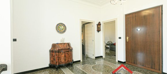 7 rooms Apartment in Genoa, Italy No. 15246 3