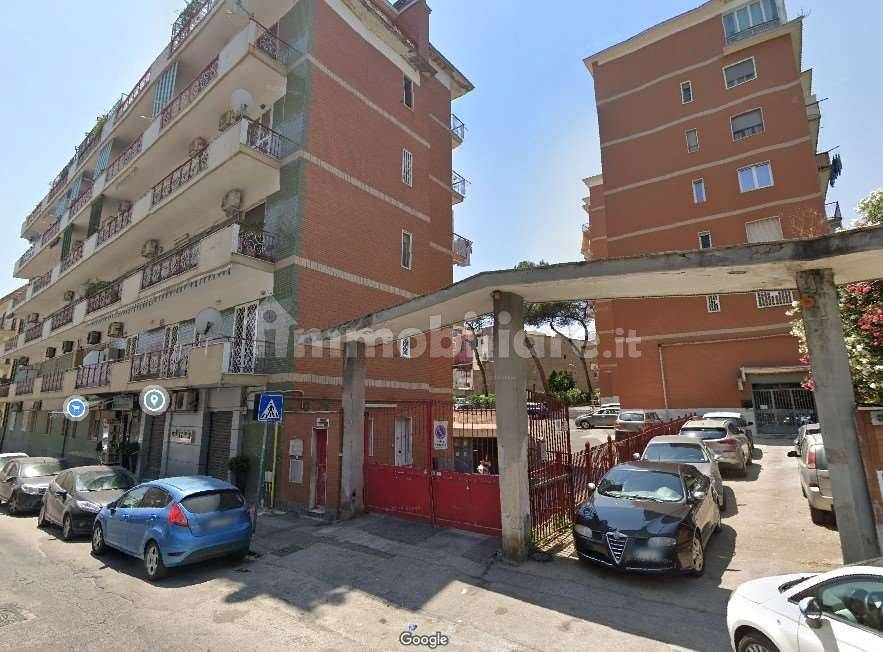 5 rooms Apartment in Naples, Italy No. 370492