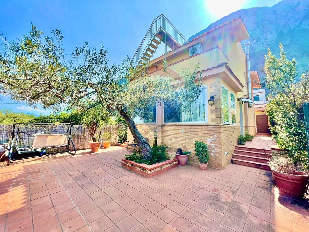 6 rooms Villa in Cinisi, Italy No. 16469